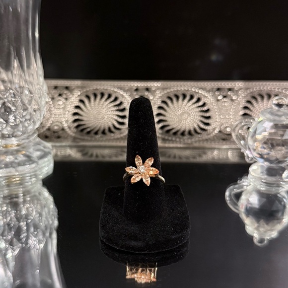 Marquises Flower Ring - Picture 1 of 3